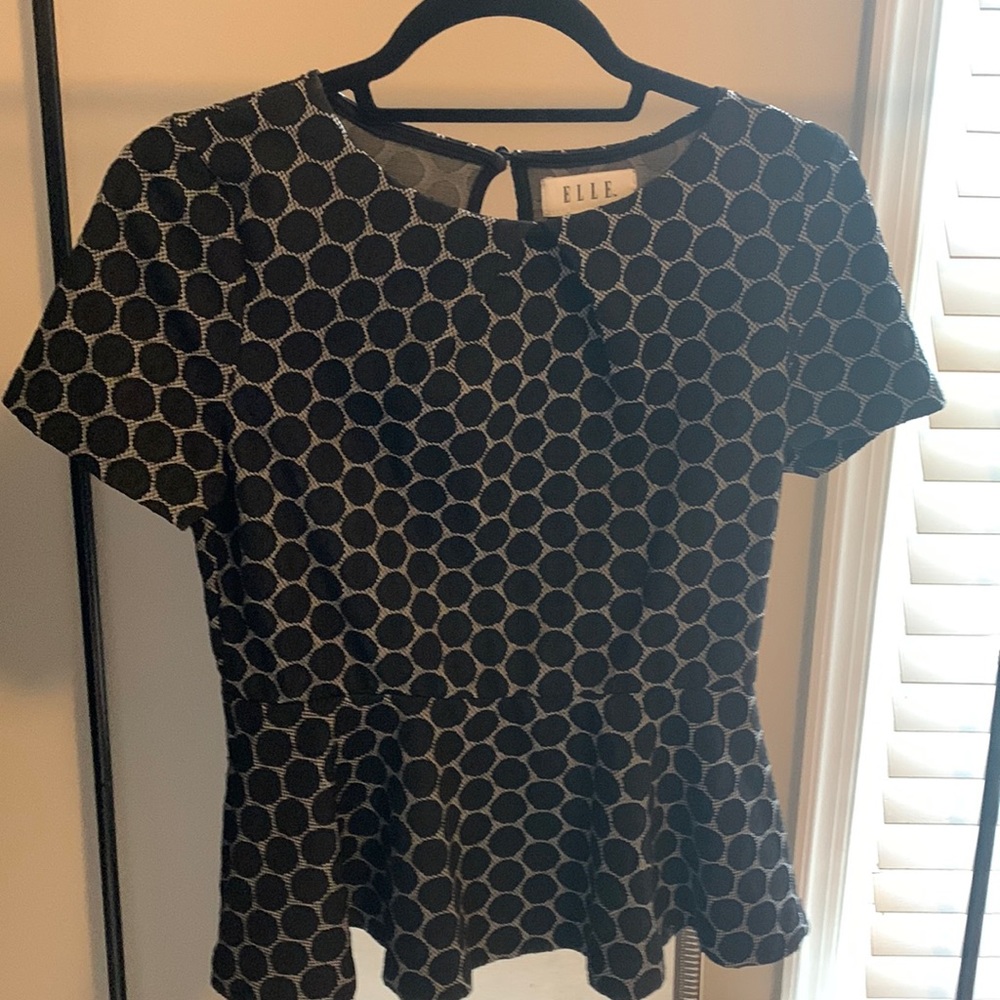 Like NEW ELLE XS blouse BLACK AND WHITE.